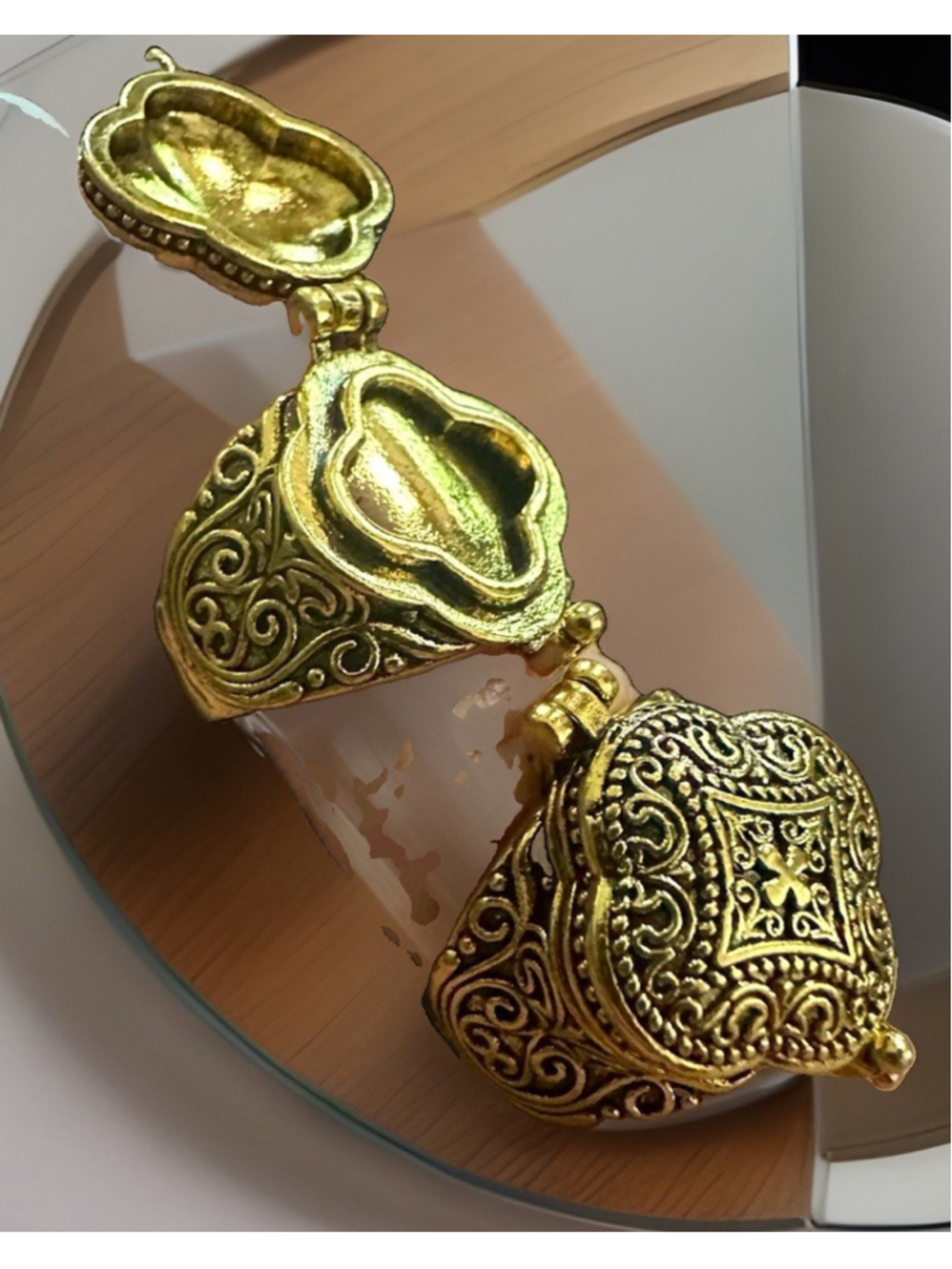 Gothic Poison Ring Locket secret compartment Lg Thumb Filigree Hinge Gold READ